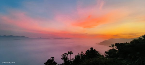 北宜郊山之濫觴 #琉璃光雲海 #月圓雲海 #日出雲海 #火燒雲 8/92854936