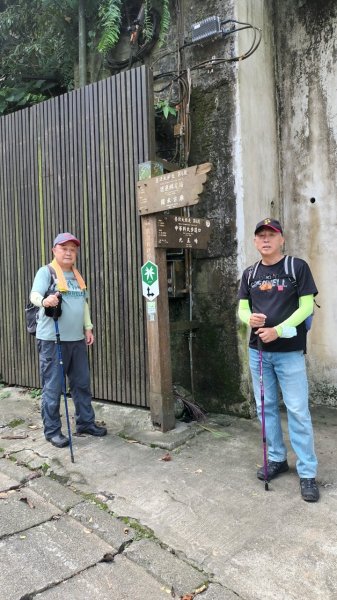 【臺北大縱走 6】象山公園→妙高台→拇指山頂峰登山口→南港山南峰→南港山→九五峰→中華科技大學2183695