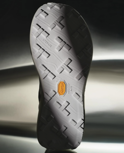 【2026 登山指南】Vibram 黃金大底全攻略：Megagrip 真的防滑嗎？台灣地形選購建議