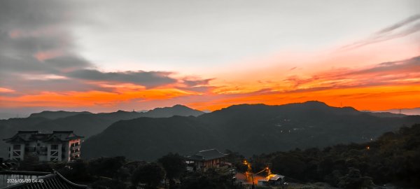 #新店四十份 #翡翠水庫壩頂 #日出 #雲海 #火燒雲 #藍腹鷴 5/203057604