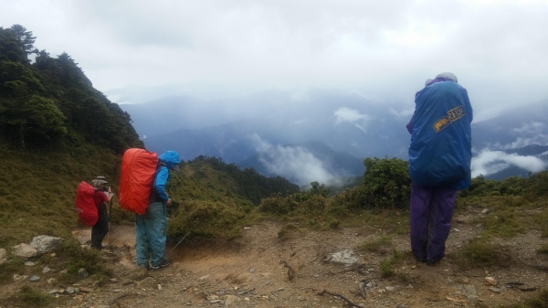 風雨中朦朧的嘉明湖19541