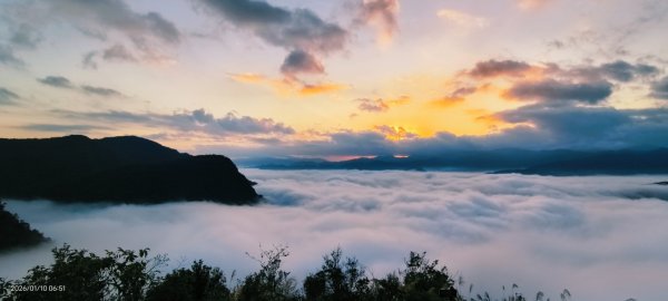 #新店四十份 #翡翠水庫壩頂 #雲海 #日出  #雲瀑 1/10 & 132979639