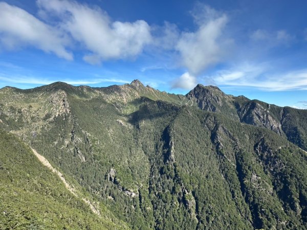 2024/09/27-0930帶2位神隊友76歲老爸、老朋友呂哥，玉山後四峰一遊但未竟。。。被山陀兒2607167