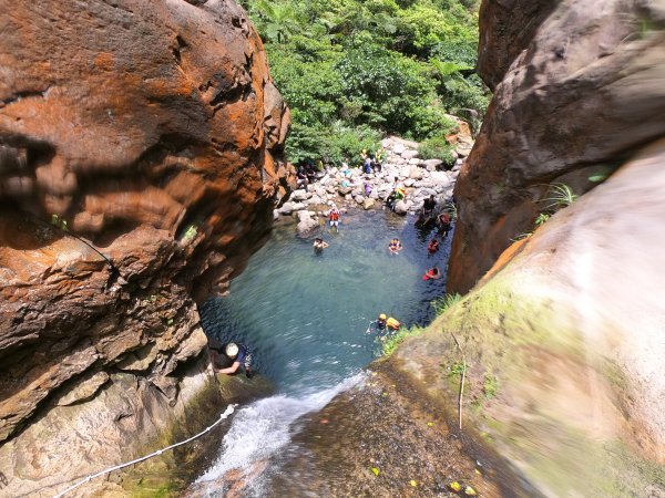 大小鬼瀑布+小錐麓健行  倒溯溪跳下8米瀑布 清涼刺激