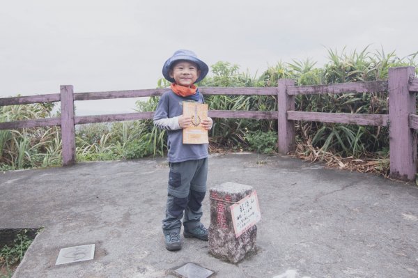 四歲小樂的第16座小百岳-紅淡山1100505