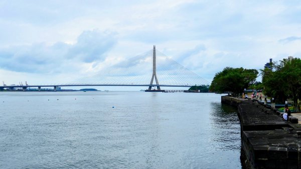跨越，在河海交界3042380