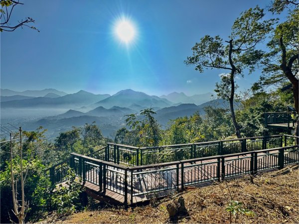 金龍山看山嵐風情