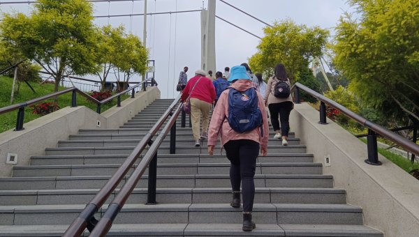 (姨婆趴趴走)第三十集:嘉義梅山太平雲梯、太平老街、太興岩茶園步道、龍王金殿2335318