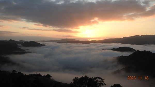 跟著雲海達人山友追雲趣 - 坪林南山寺晨曦日出雲海+金芒&開眼崙山嵐觀音圈 11/18&192350573