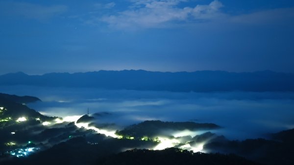#二格山 #琉璃光 #霞光 #火燒雲 #雲海流瀑 #日出 8/202864867
