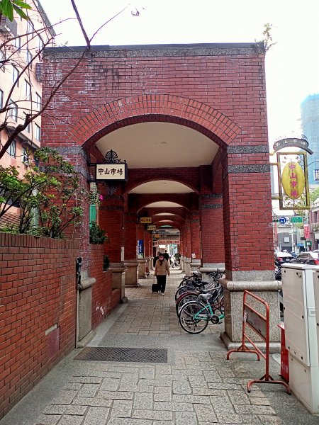 漫步繁華的臺北市中山區【齊心鞋力向前走】1989304