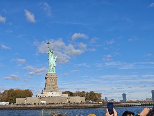 [紐約馬之行-06] 2025_1101 船上看自由女神像2943851