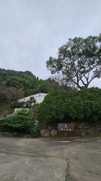 【山形暗影綽綽，我們步履不停，只為那枚海拔千尺下的獨特三角點。】小百岳#044暗影山2943634