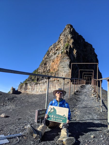 山野傳奇隊－實驗室ㄉ首座百岳大霸線封面