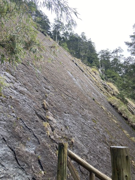 20230515-16玉山前西峰+遠望雨中的主東北2436688