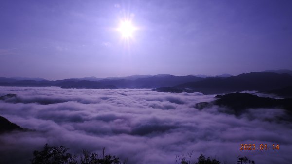 翡翠水庫壩頂/新店四十份公墓雲海+斜射光，個人在此最有層次最美的一次雲海1993128