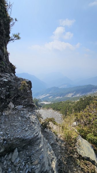 【閒閒南橫摘星去！】百岳#077關山嶺山。美麗壯闊中卻帶點淡淡哀愁的南橫公路。3036079