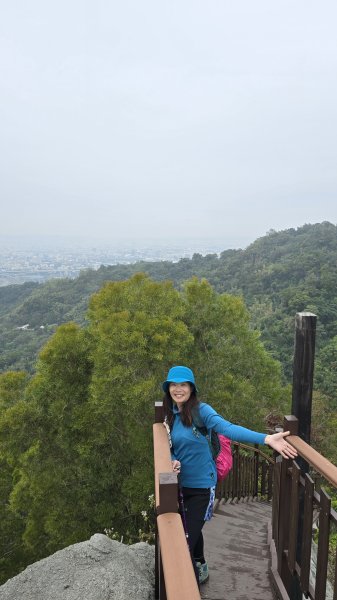 2025年元旦，熱血一日抓三座小百岳，聚興山、暗影山及阿罩霧山，在步步高昇的聚興山，祝您步步高昇。2690144