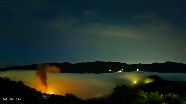 坪林南山寺 #星空夜景  #火燒雲   #紫薇雲海 #霧虹觀音圈 #曙光日出 7/112548696