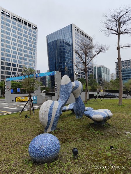 內湖大港墘公園、西湖圖書館、湖光教會、737巷美食街2729382