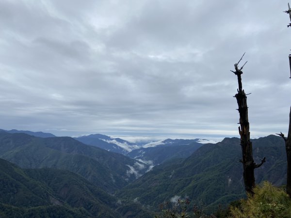 20230515-16玉山前西峰+遠望雨中的主東北2436649