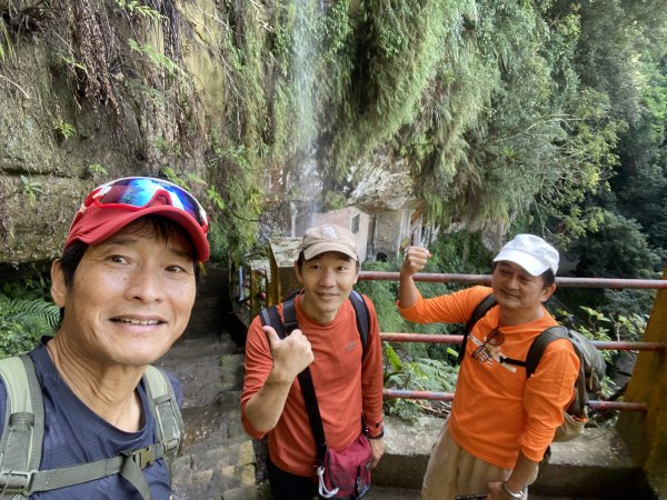 《銀河洞越嶺到貓空｜冬日健行 4 5 公里秘境步道｜親子也適合的台北近郊路線》2971026