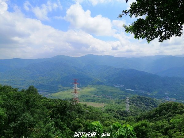 【新北。土城】景色開闊。 小百岳集起來。 編號18小百岳~天上山步道1487752