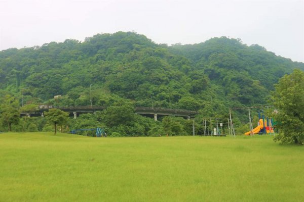 小百岳NO.14 深坑土庫岳。更寮古道 山豬窟尖，小南港山，南港山水綠生態公園2258382