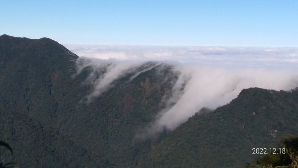 12/18寒流追霧淞太晚出發，第七次夫婦山終於滿滿的雲海和經典雲瀑 !1956946