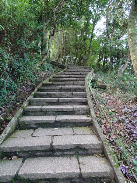 台灣小百岳第13座台北南港-南港山767777