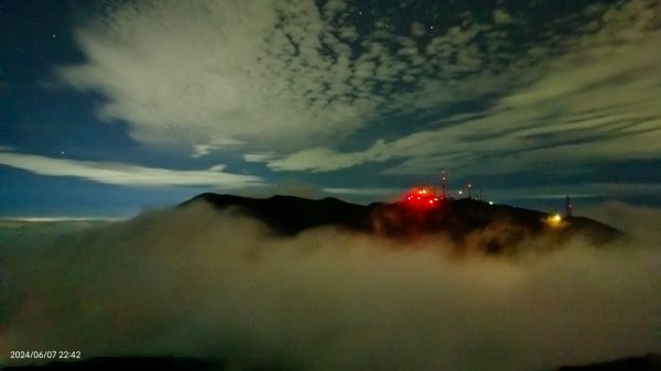 跟著雲海達人山友追雲趣 #大屯山 #琉璃光雲海 6/82518708