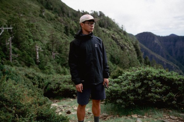 雪山主東峰路線實測｜Haglöfs 的極簡裝備哲學 feat. 戶外攝影師轉身