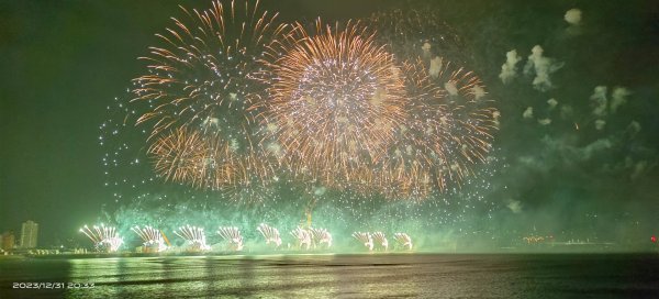 Happy New Year 2024 漁人碼頭跨年焰火 （手機手持拍攝）2390881