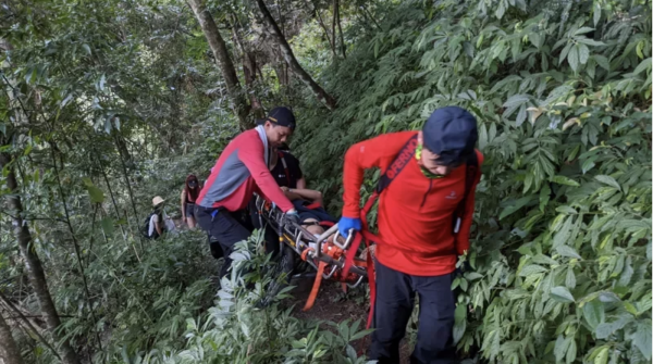 【新聞】農曆年假10天台中傳6件山難 登山客墜30尺直升機吊掛
