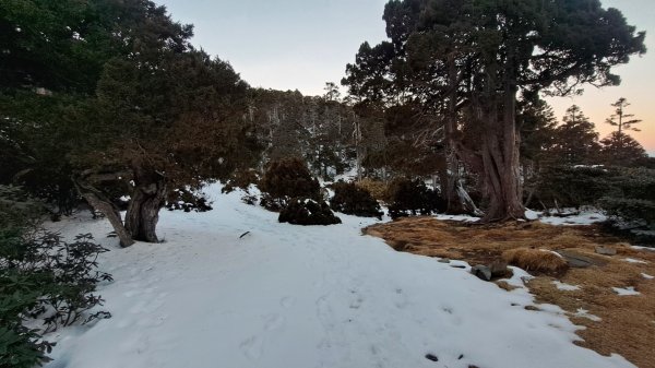 雪山下翠池2421108