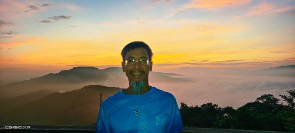 跟著雲海達人山友追雲趣 #獵狸尖 #琉璃光 #雲海 #雲海流瀑 #日出 8/22849447