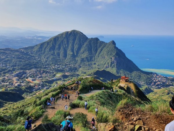 崎岩巍峨，美不勝收，瑞芳無耳茶壺山，連走報時山步道