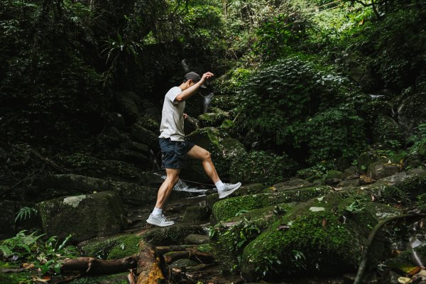 小編實測 Columbia KONOS OutDry：極彈緩震與零滲透防水，郊山全地形應變的最佳解答