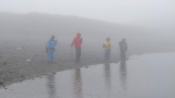 風雨中朦朧的嘉明湖19481