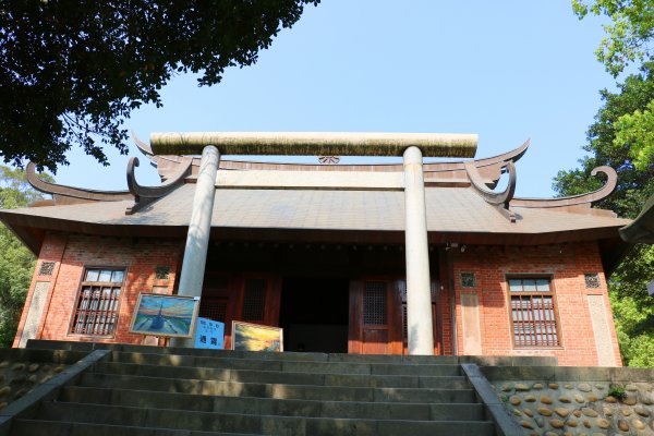 閩南式燕翹脊屋頂的日本神社。通霄神社