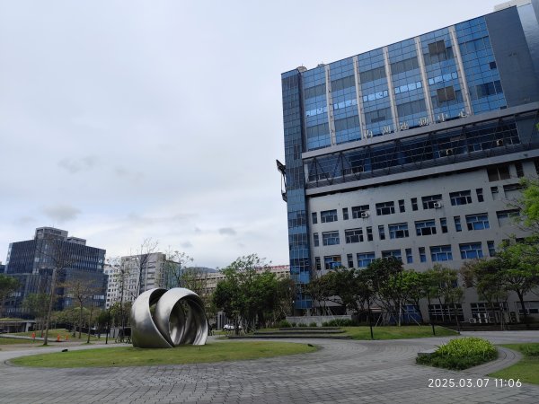 內湖大港墘公園、西湖圖書館、湖光教會、737巷美食街2729391