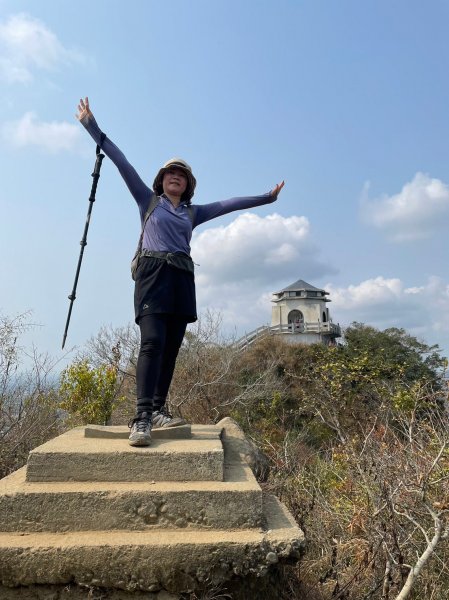 230403-旗靈縱走O繞一圈13k。美美兔熱到懷疑人生，完全不想拍照。2117022