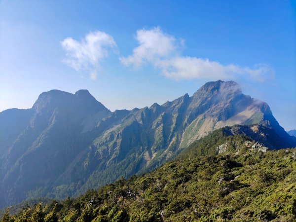 終於看到1000元背面的山景登頂玉山北峰／前峰2495932