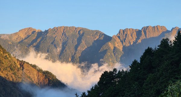 颱風海警沒收玉山之行，無妨邂逅雲海美景之喜2307292