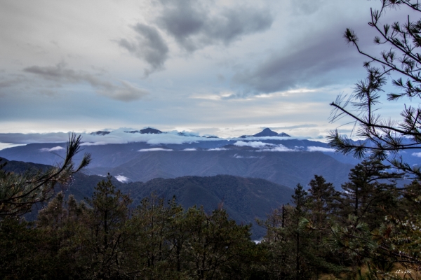 雪北 雨中的山水畫75042