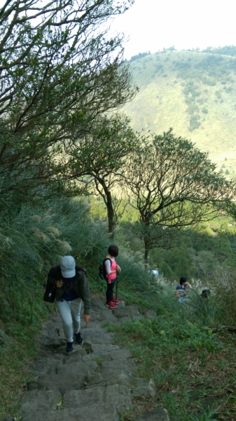 七星山東峰+波光粼粼的夢幻湖66415