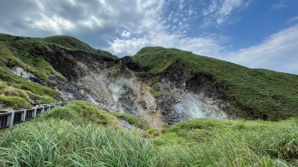 230807-小百岳#002 七星山+雙坑O繞（小油坑-冷水坑），美美兔享受七星風大的痛快。2279504