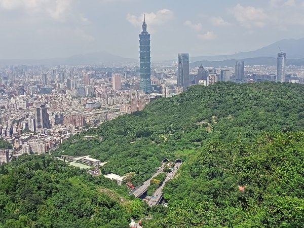 【臺北大縱走 6】紫雲街挹翠山莊至中華科技大學、【小百岳集起來】南港山1470895