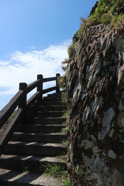 〔頭城〕北關海潮公園 一線天。單面山 豆腐岩 小海岬 巖頂。不可思議 古砲竟然不見了2259137