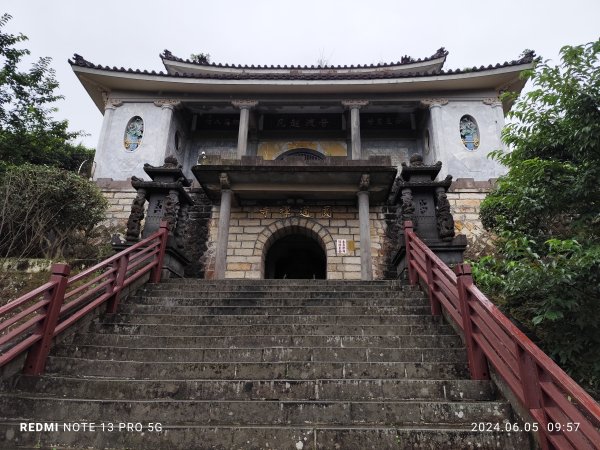 走訪新北市中和區及土城區的名勝古蹟：圓通禪寺、牛埔頭山、新加坡山2518392